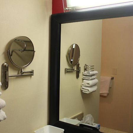 Americas Best Value Inn - Fredericksburg North Экстерьер фото