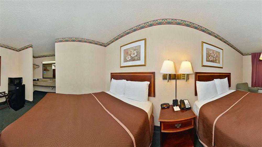 Americas Best Value Inn - Fredericksburg North Экстерьер фото