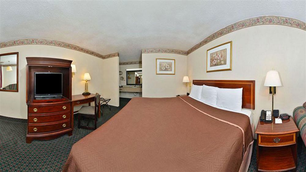 Americas Best Value Inn - Fredericksburg North Экстерьер фото