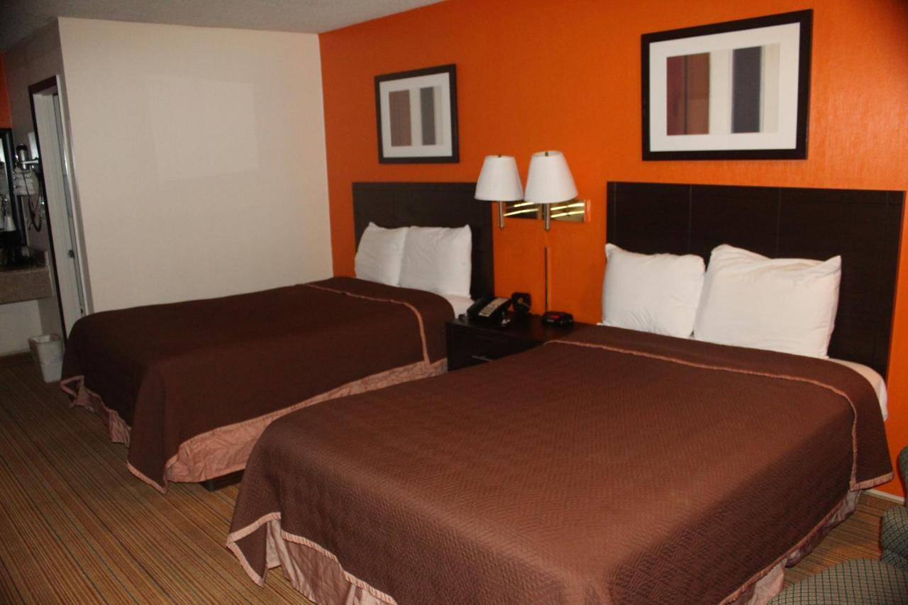 Americas Best Value Inn - Fredericksburg North Экстерьер фото
