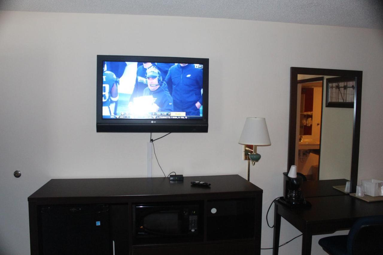 Americas Best Value Inn - Fredericksburg North Экстерьер фото