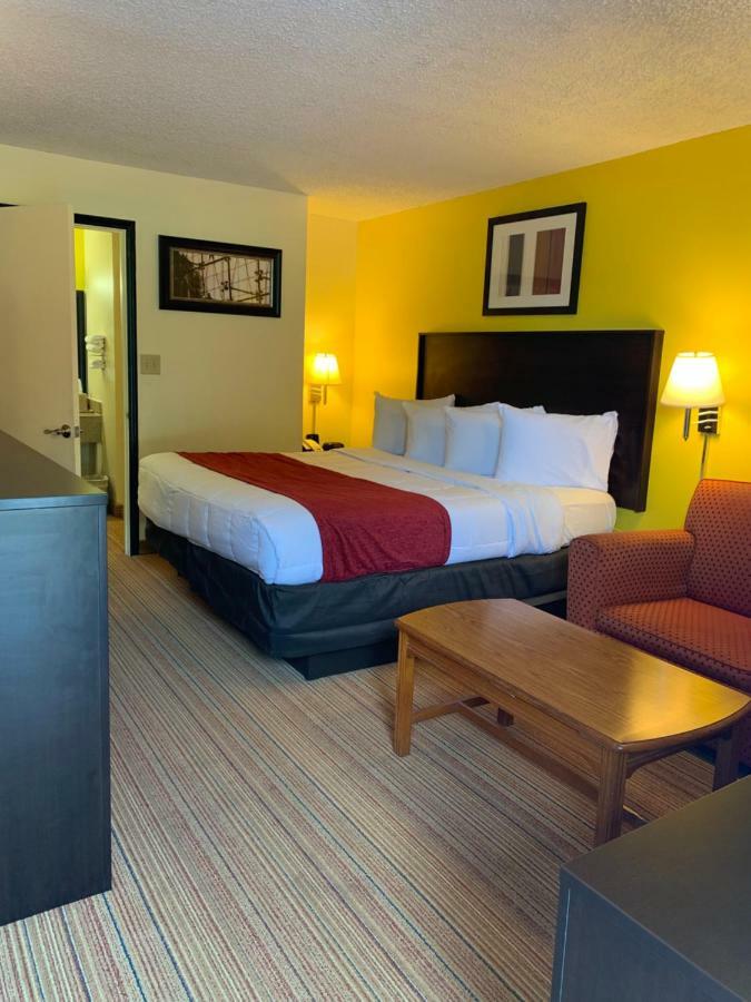 Americas Best Value Inn - Fredericksburg North Экстерьер фото